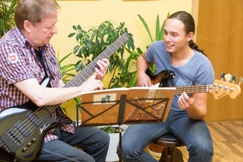 Bassgitarre lernen an der Musikschule Fischer